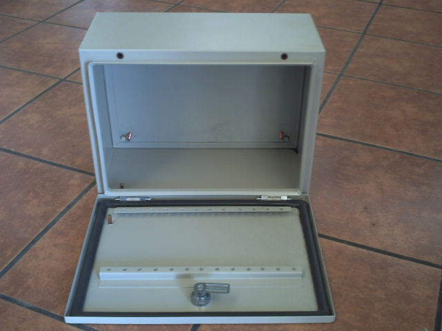 Caja para batería con llave